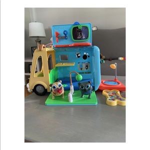 Puppy Dog Pals Awesome Bus Toy